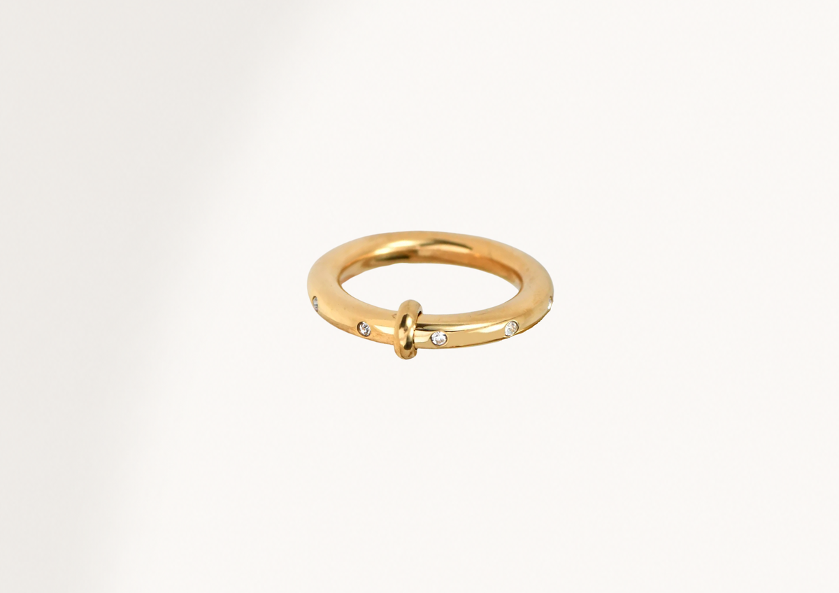 RADIANT CIRCLE RING